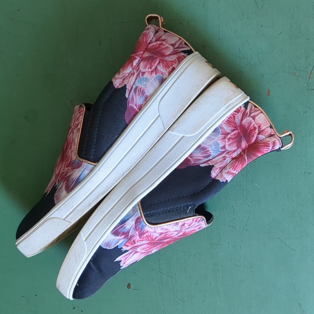Ted Baker Tancey 2 Floral Slip Ons 8.5